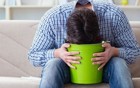 تفسير حلم رؤية شخص يتقيأ في المنام